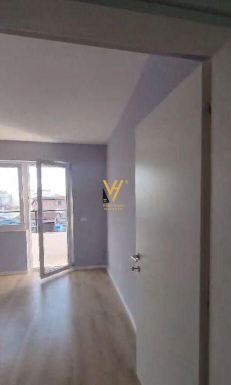 OFFICE FOR RENT 80 M2 AT PAZARI I RI 60,000 LEKE
