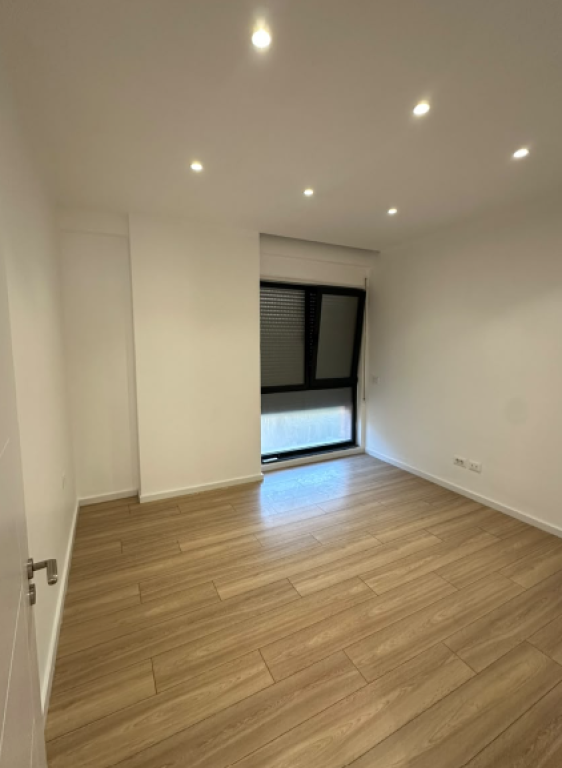 JEPET ME QIRA AMBIENT ZYRASH 140 M² – MYSLYM SHYRI