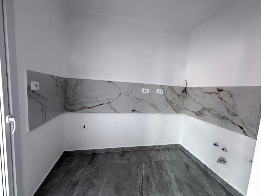 VENDESI APPARTAMENTO 2+1+2T VICINO ALLO STADIO, VALA PARK – DURRËS