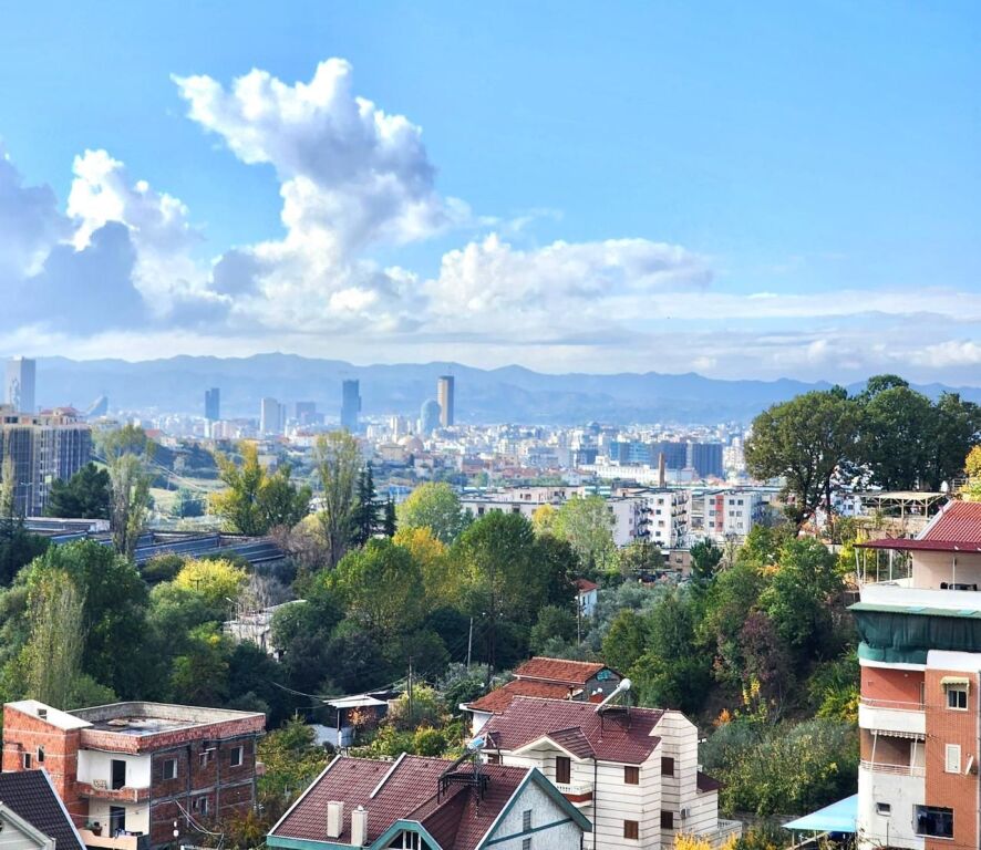 # IN AFFITTO: 1+1 📍Shkozë / Tirana | Edificio Nuovo | Superficie: 70m² | 7° Piano | 40.000 Lek/Mese | Acqua e Internet Inclusi nel Prezzo 🔥🔥