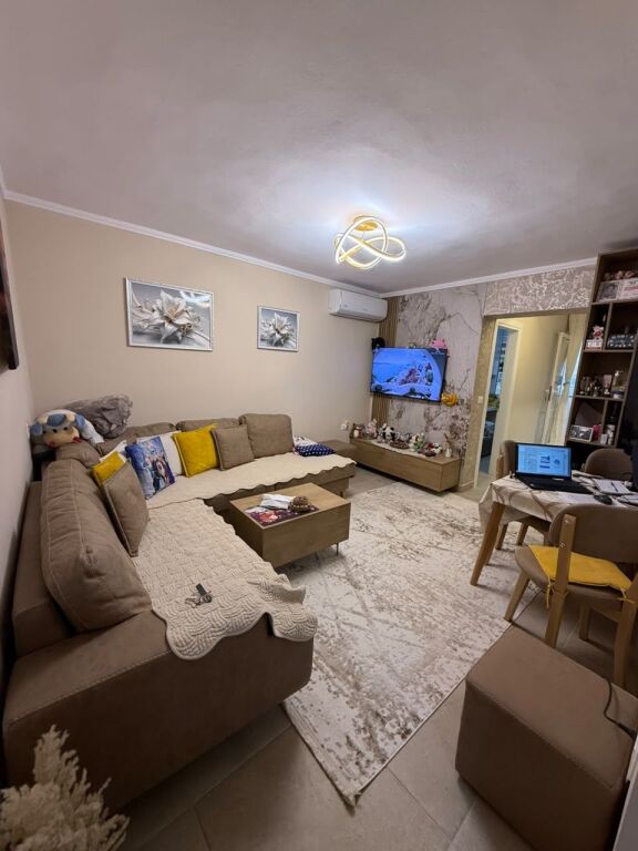 Shitet apartament 1+1 i konvertuar ne 2+1 tek Liceu Artistik , Stadiumi Arena , Rruga e Elbasanit , Ambasada Amerikane .