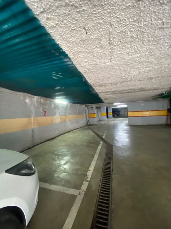 Appartamento 2+1 + Garage, in affitto, Komuna e Parisit.