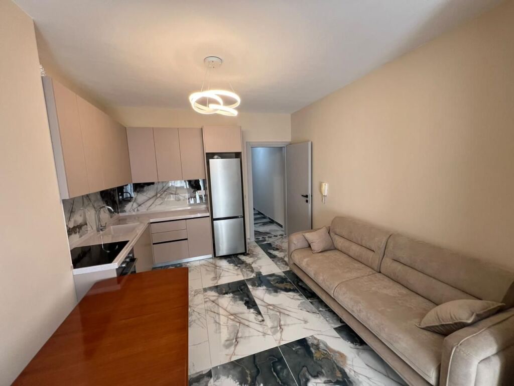 QIRA APARTAMENT 2+1, QENDER DURRES 500 EURO