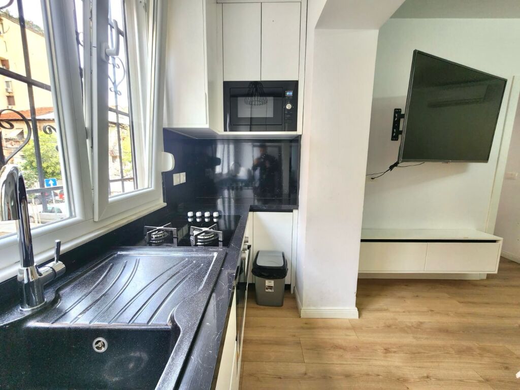# FOR RENT: 2+1 📍Petro Nini - Lake Area, Blloku | 2nd Floor | Area: 60m² - 100% Fully Furnished | 60,000 ALL/Month