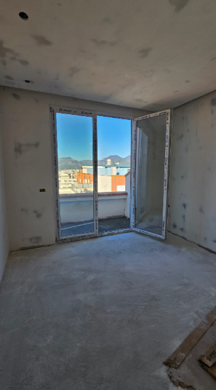 VENDESI APPARTAMENTO 2+1+2 CON VERANDA PANORAMICA – YZBERISHT