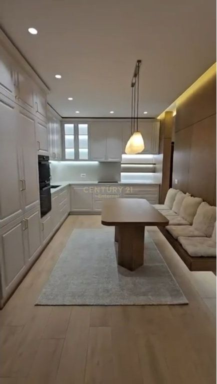 3+1+2 Apartment for Rent on Rruga e Kosovarëve!
