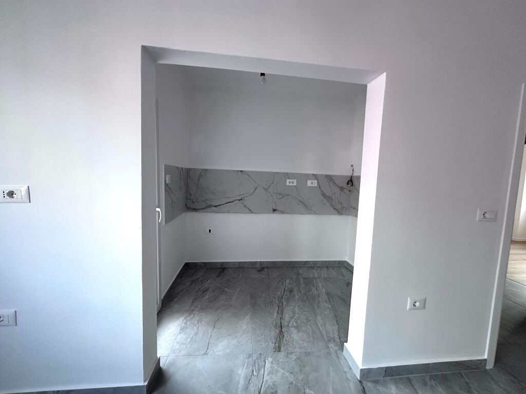 VENDESI APPARTAMENTO 2+1+2T VICINO ALLO STADIO, VALA PARK – DURRËS