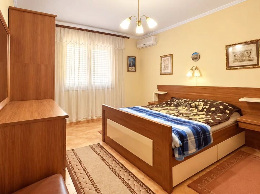 lsh Parku i Autobusave ne fillim fare te rruges Ndre Mjeda.  🔺️ Shesim apartament: 🔺️ 1+1