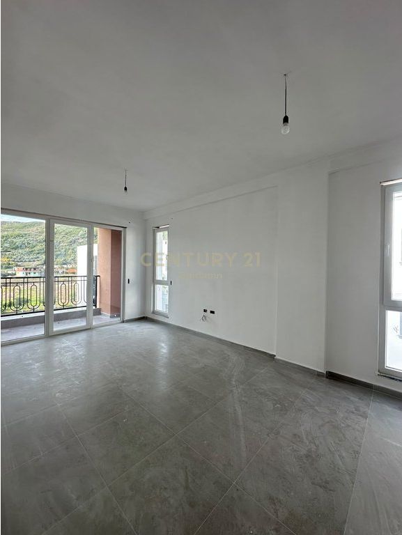 Apartament 2+1 per shitje tek Gjiri Lalzit !