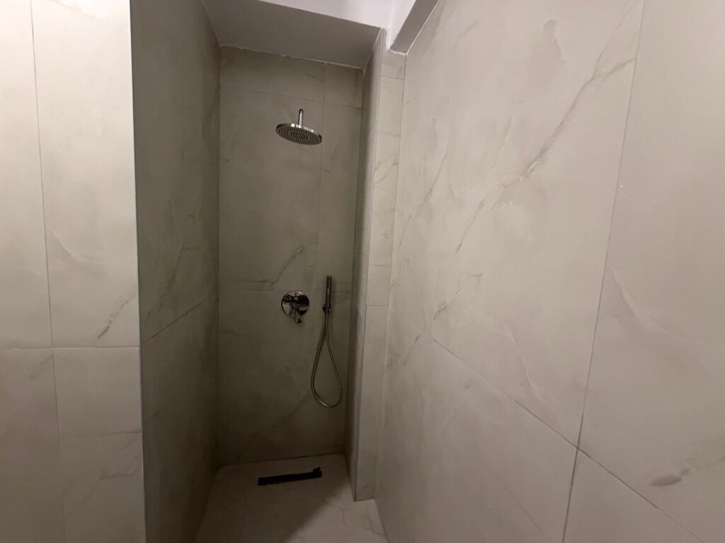 Shitet Apartament 1+1 me post parkimi me Hipoteke_Rezidenca OxA_Fresk