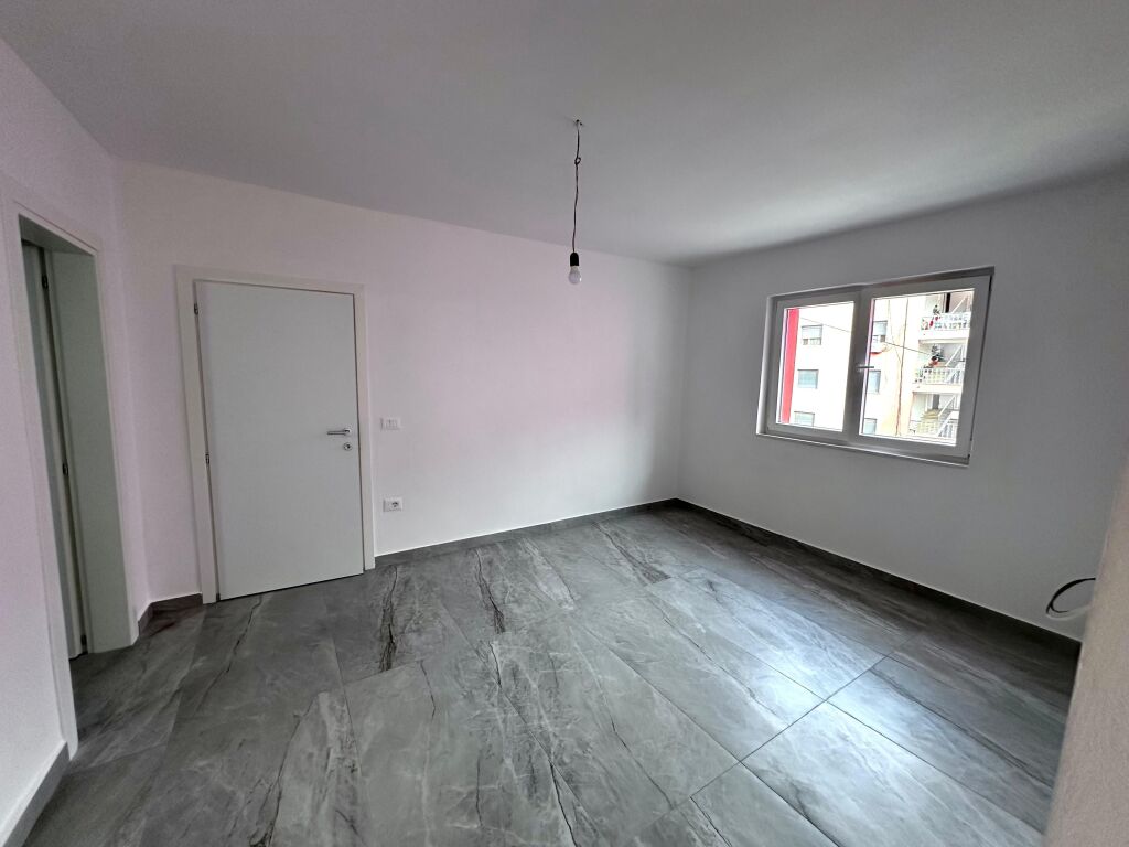 VENDESI APPARTAMENTO 2+1+2T VICINO ALLO STADIO, VALA PARK – DURRËS