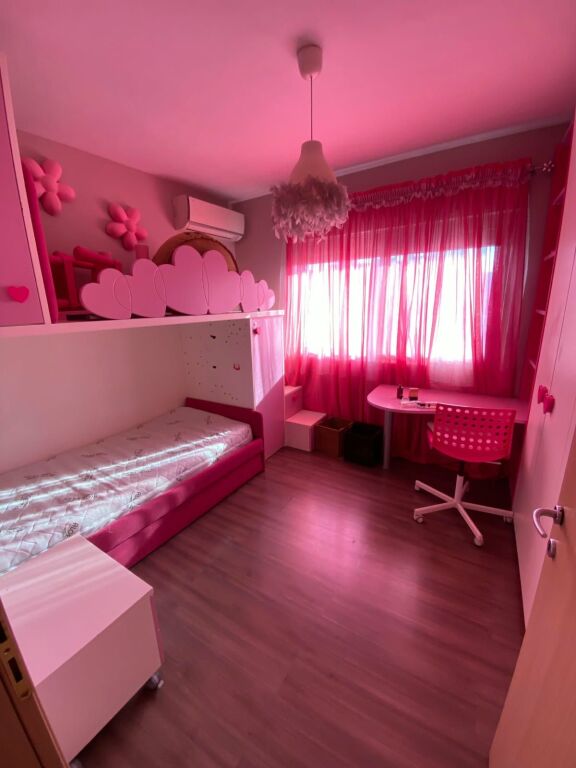 Shitet apartament 2+1+2+Ballkon prane Pallatit me Shigjeta .