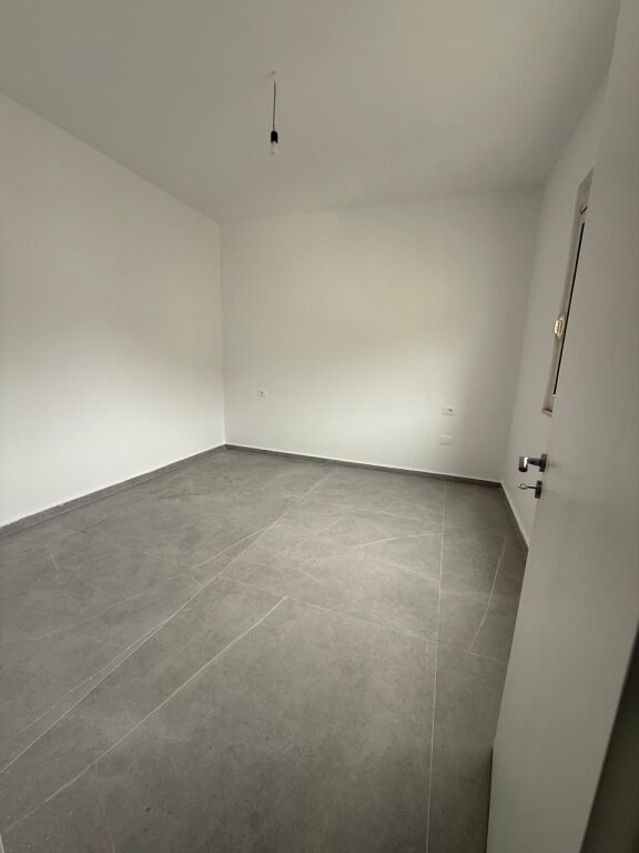 APARTAMENT 1+1 NE SHITJE