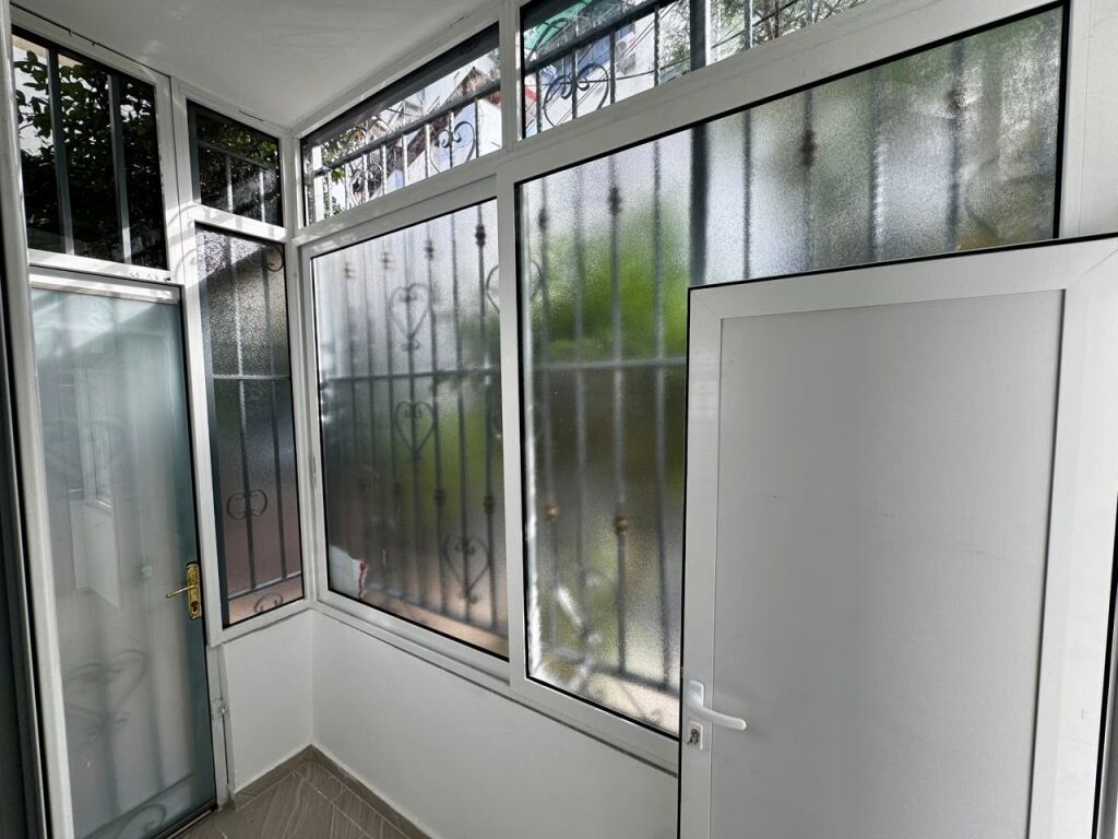 Empty 2+1 apartment for rent in Myslym Shyri, near Kastrati