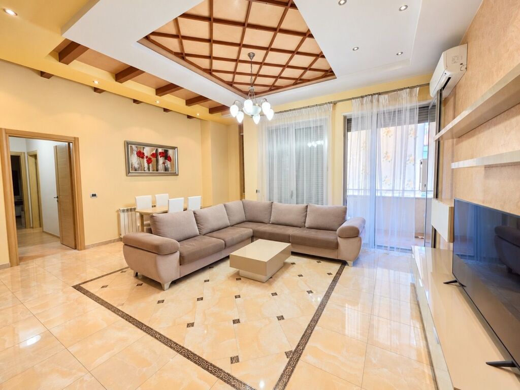 Apartament 2+1 tek Pazari i Ri