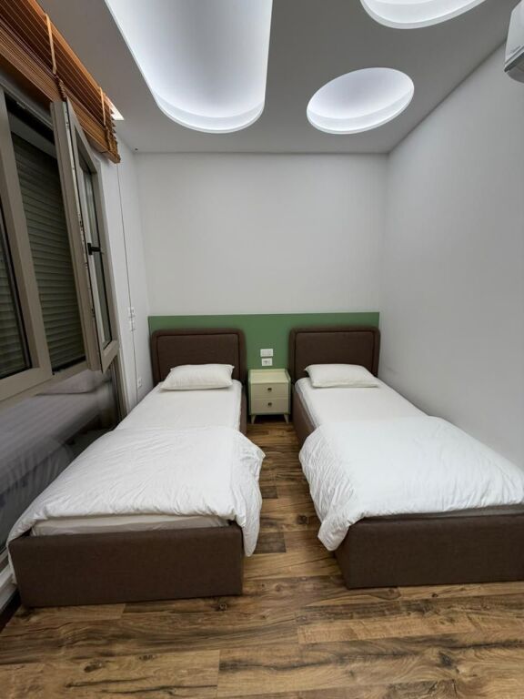 Apartament 2+1+2 me 2 Poste Parkimi në Kompleksin Delijorgji për shitje!