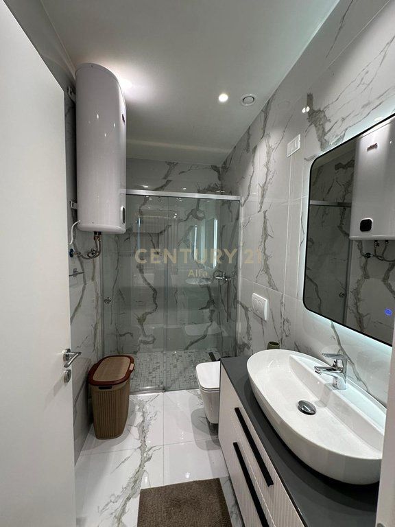 Apartament 2+1+Post Parkimi per Qira tek Liqeni i Tiranes! 2,500 € /Muaj