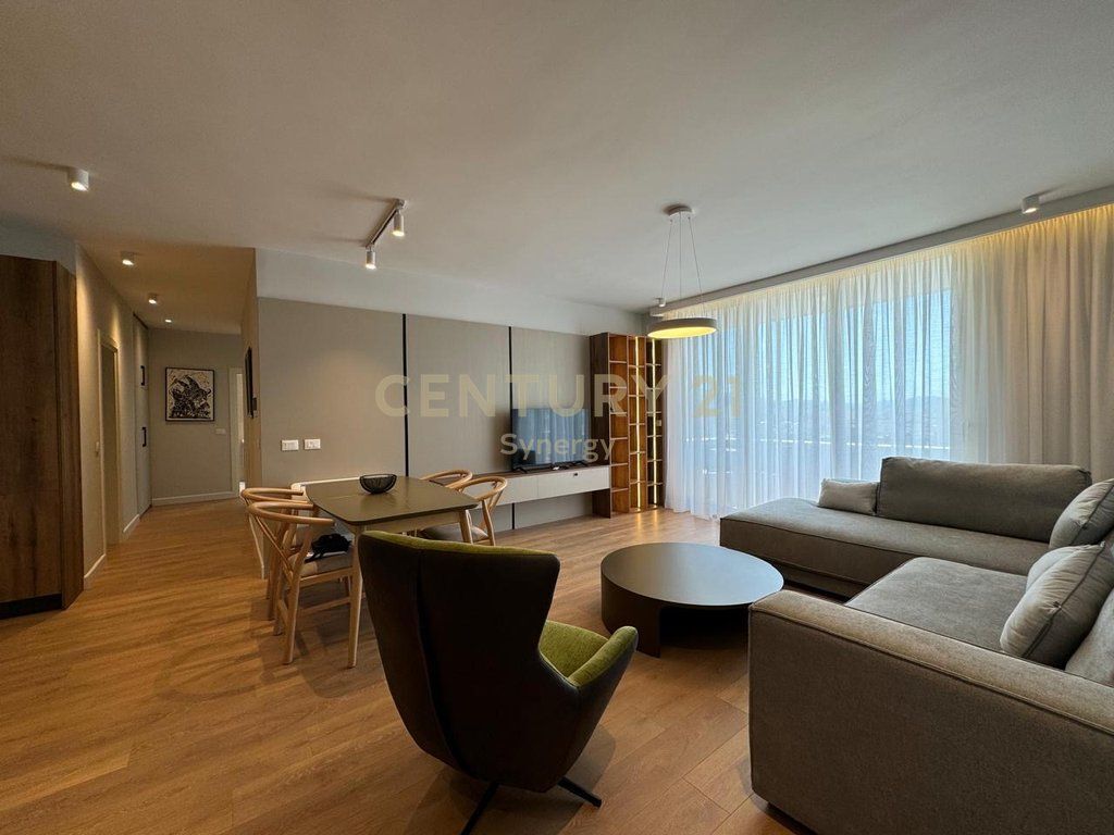 Appartamento 2+1+2 in affitto sul Boulevard Zogu i Parë, Tirana 1.500 € /Mese