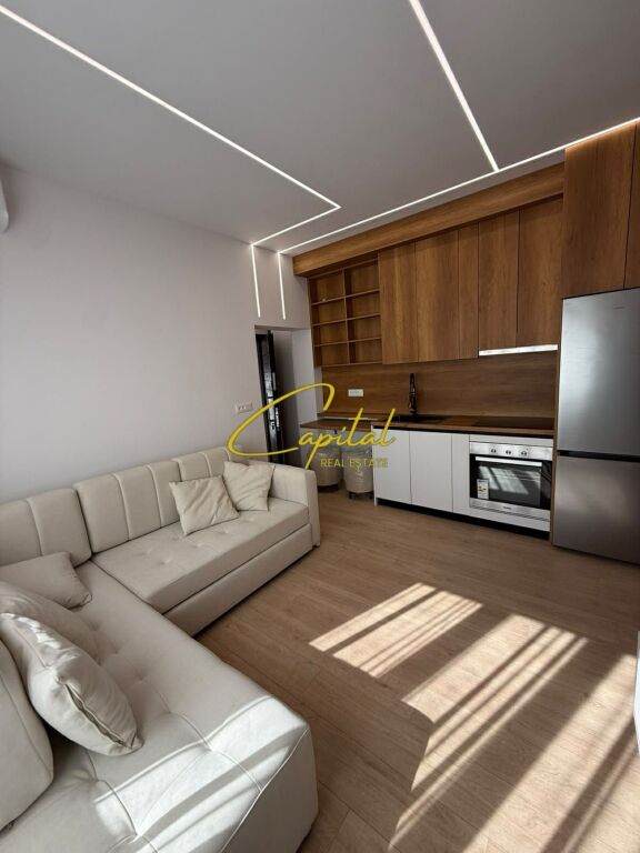 APARTAMENT ME QIRA 1+1 MYSLYM SHYRI 85.000 LEKE