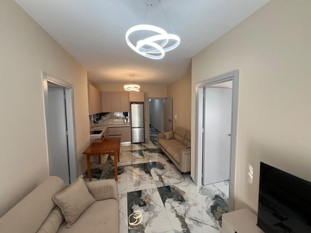 QIRA APARTAMENT 2+1, QENDER DURRES 500 EURO