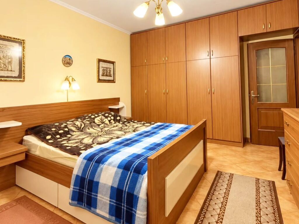 lsh Parku i Autobusave ne fillim fare te rruges Ndre Mjeda.  🔺️ Shesim apartament: 🔺️ 1+1