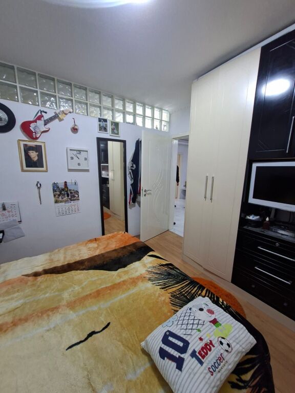 Vendesi appartamento 2+1 RR.Kavajes 145.000 euro