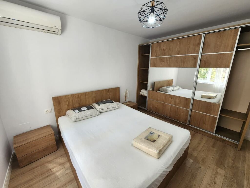 # FOR RENT: 2+1 📍Petro Nini - Lake Area, Blloku | 2nd Floor | Area: 60m² - 100% Fully Furnished | 60,000 ALL/Month