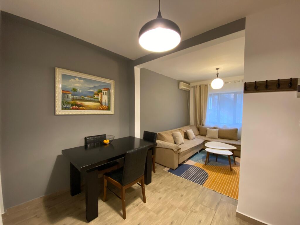 Shitet apartament 1+1 tek 21 Dhjetori , Rruga e Kavajes .