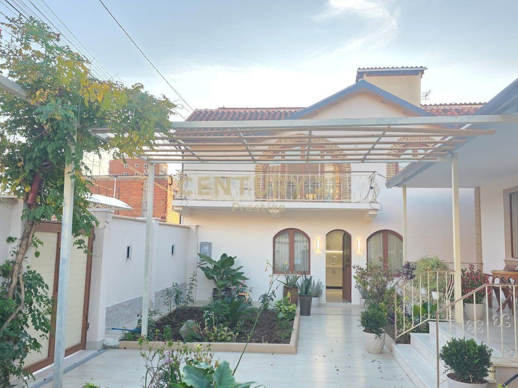 VILLA FOR RENT, LOCATED IN THE XHAMLLIK AREA, TIRANA! 1,500 € /Month