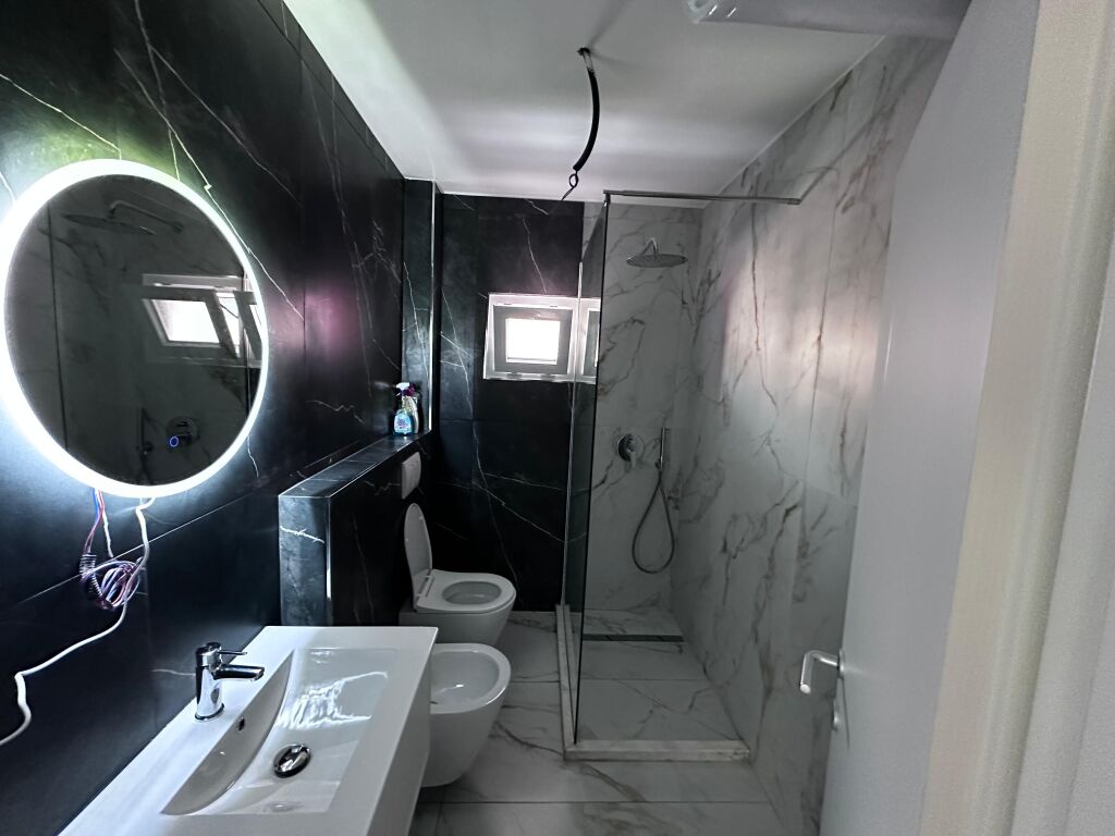 VENDESI APPARTAMENTO 2+1+2T VICINO ALLO STADIO, VALA PARK – DURRËS