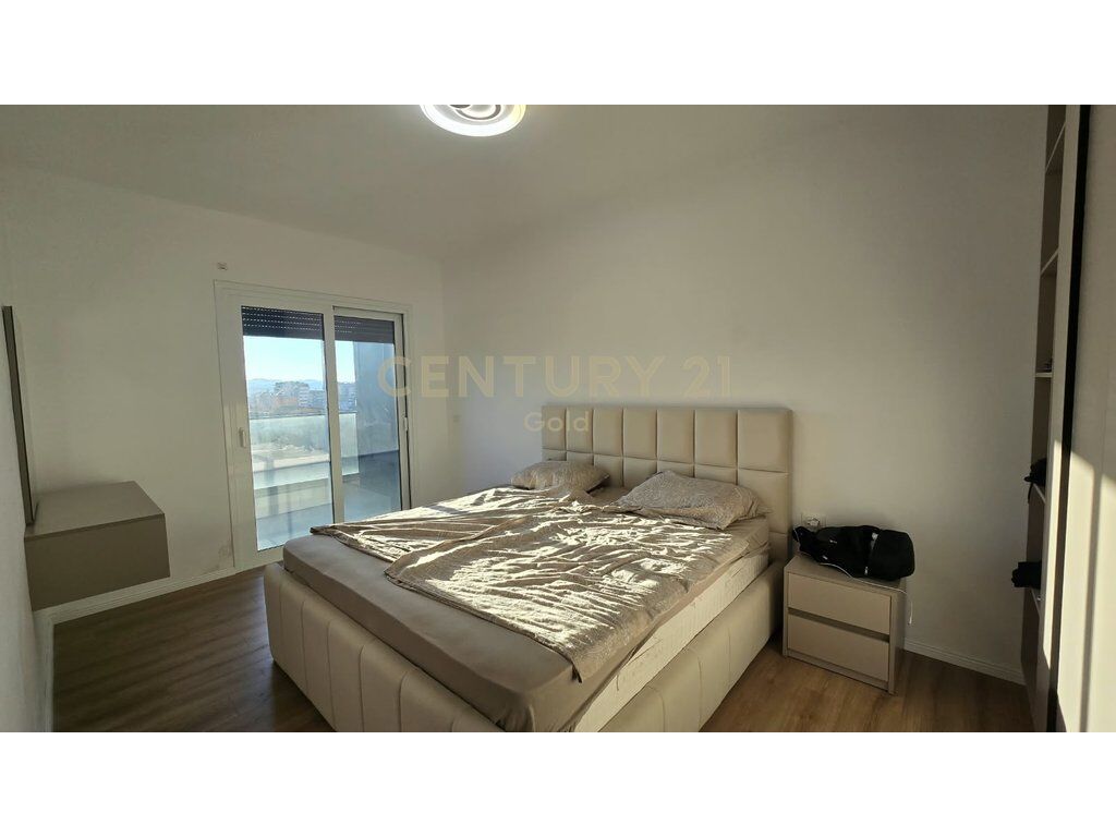 Jepet me qera Apartament modern 2+1, Shkolla e Kuqe