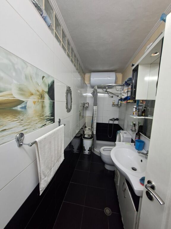 Vendesi appartamento 2+1 RR.Kavajes 145.000 euro