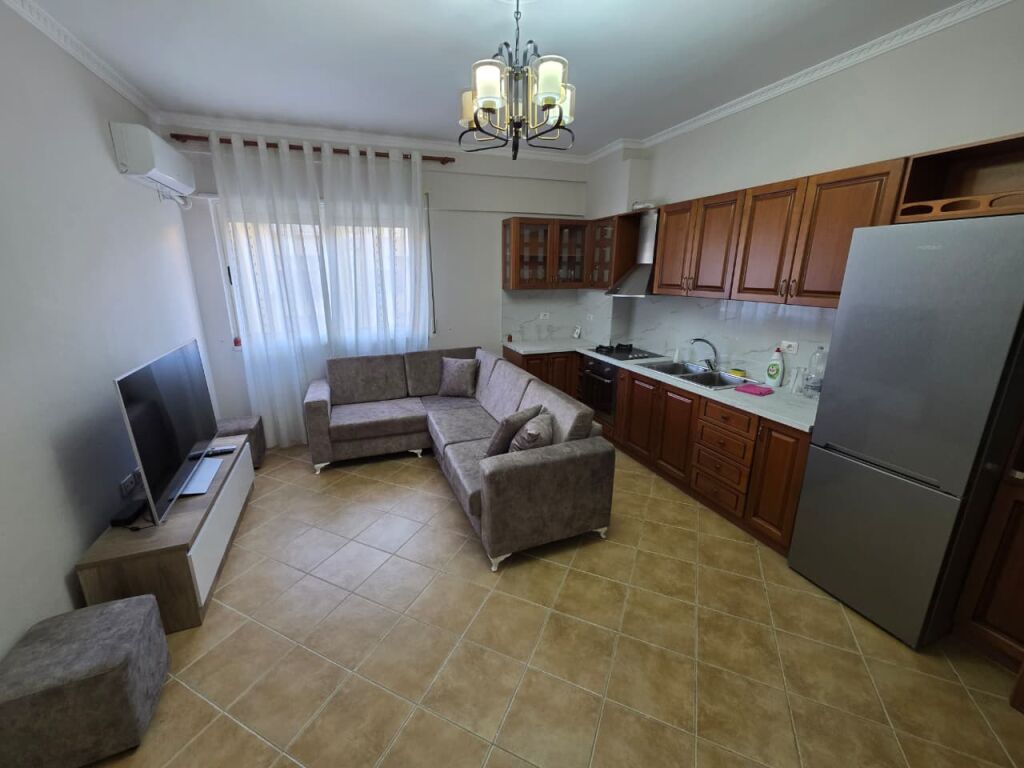 Shitet apartament 2+1+2 tek Fresku , tek Fizika Berthamore .