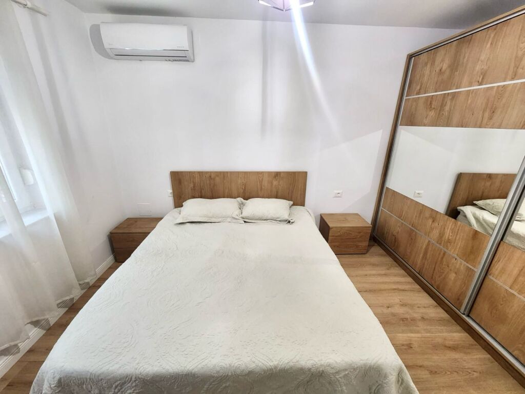 # FOR RENT: 2+1 📍Petro Nini - Lake Area, Blloku | 2nd Floor | Area: 60m² - 100% Fully Furnished | 60,000 ALL/Month