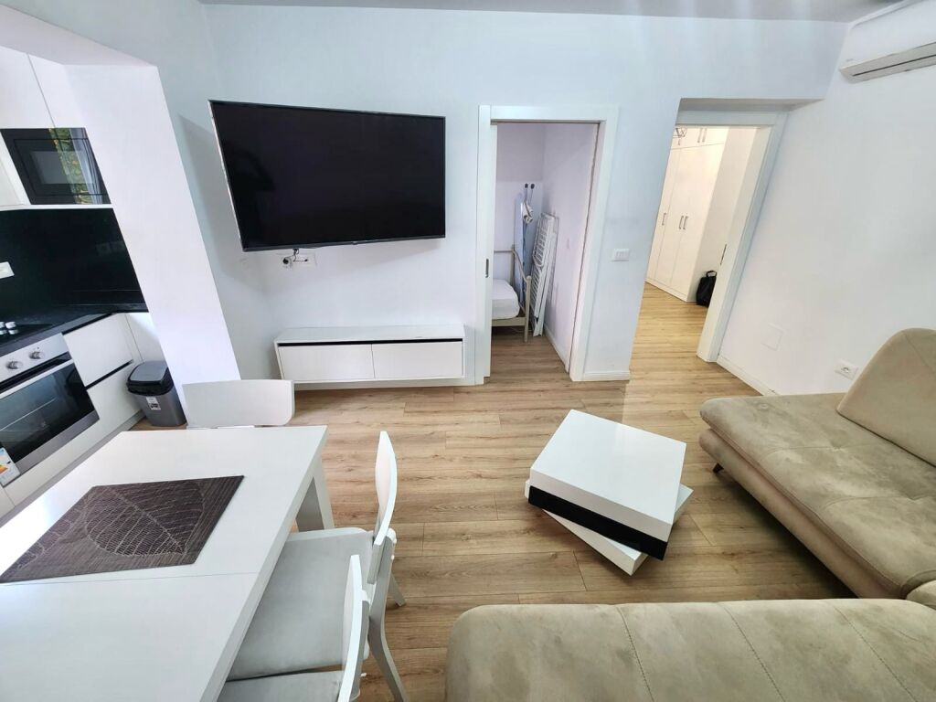 # FOR RENT: 2+1 📍Petro Nini - Lake Area, Blloku | 2nd Floor | Area: 60m² - 100% Fully Furnished | 60,000 ALL/Month