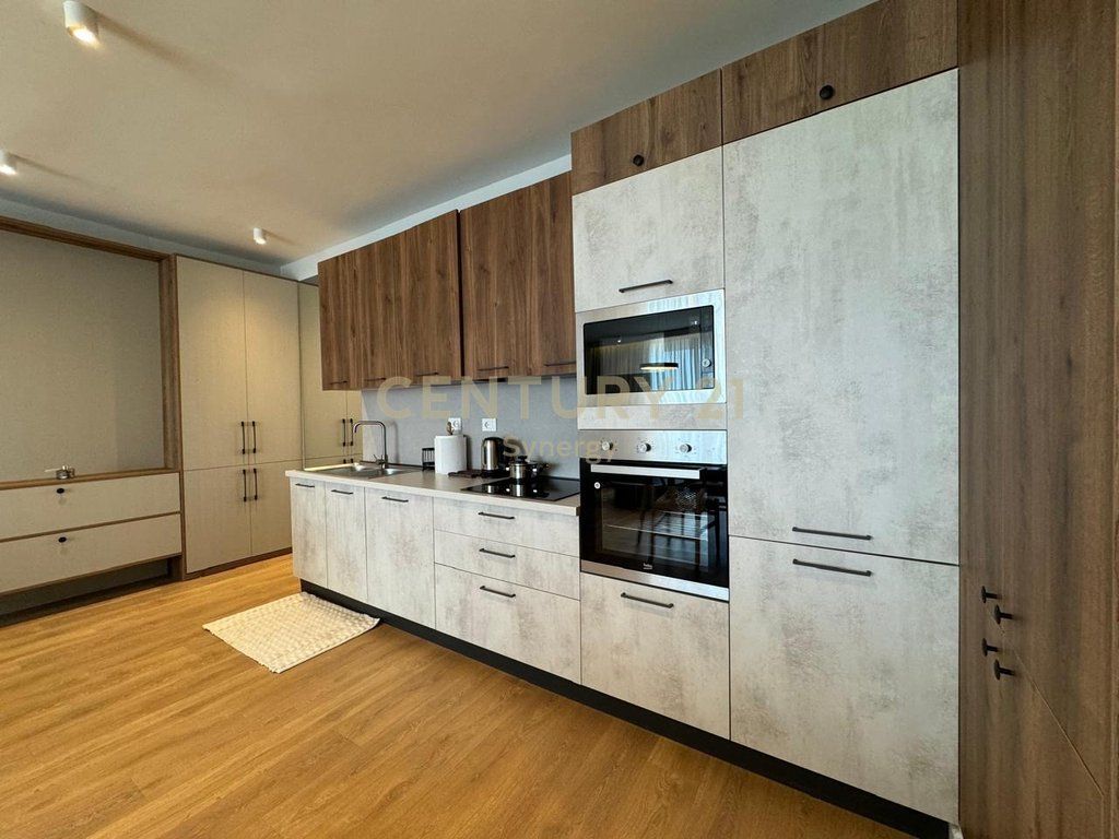 Appartamento 2+1+2 in affitto sul Boulevard Zogu i Parë, Tirana 1.500 € /Mese