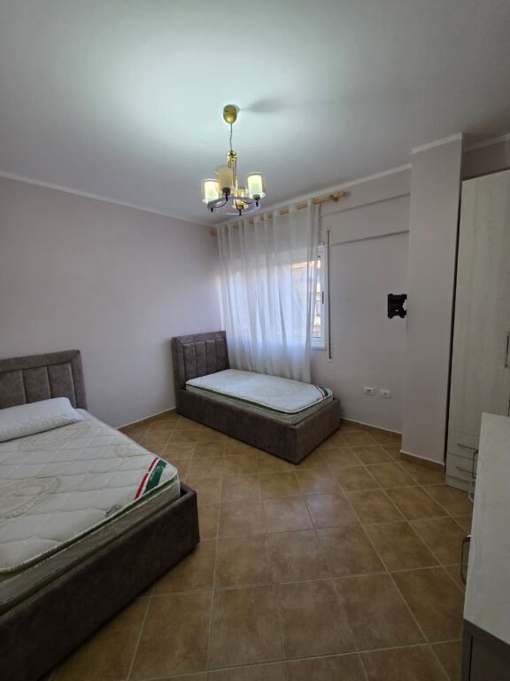 Shitet apartament 2+1+2 tek Fresku , tek Fizika Berthamore .
