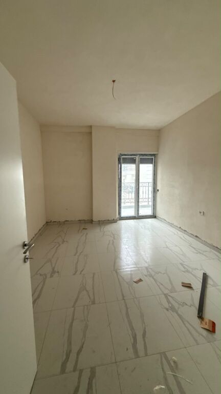 Apartament ne shitje 2+1+2 te Porta e Tiranes
