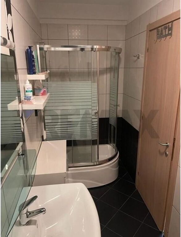 Apartament - Për Qira - Pallati me Shigjeta