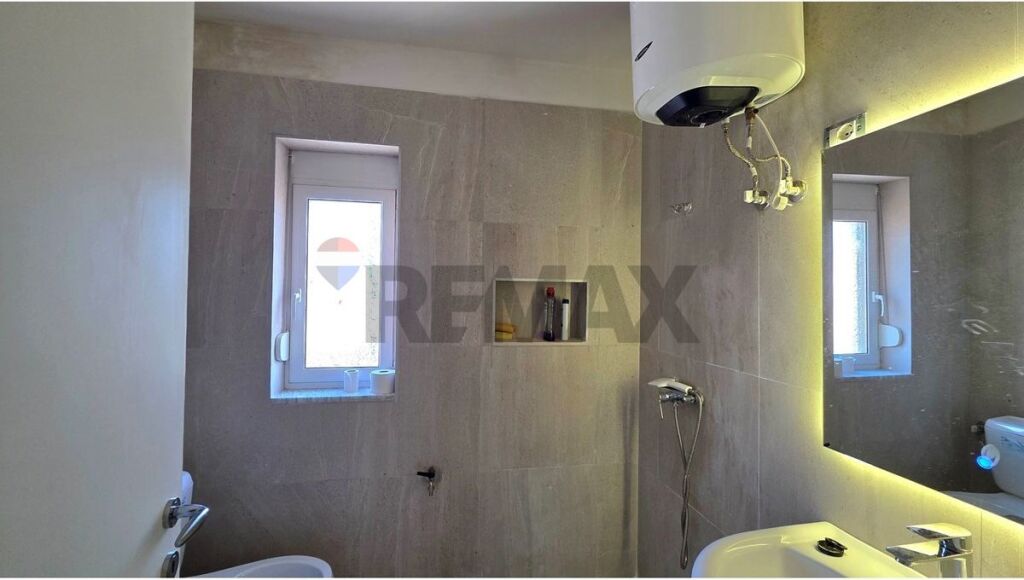 🏡 APARTAMENT 2+1 NË SHITJE – QENDËR, VLORË