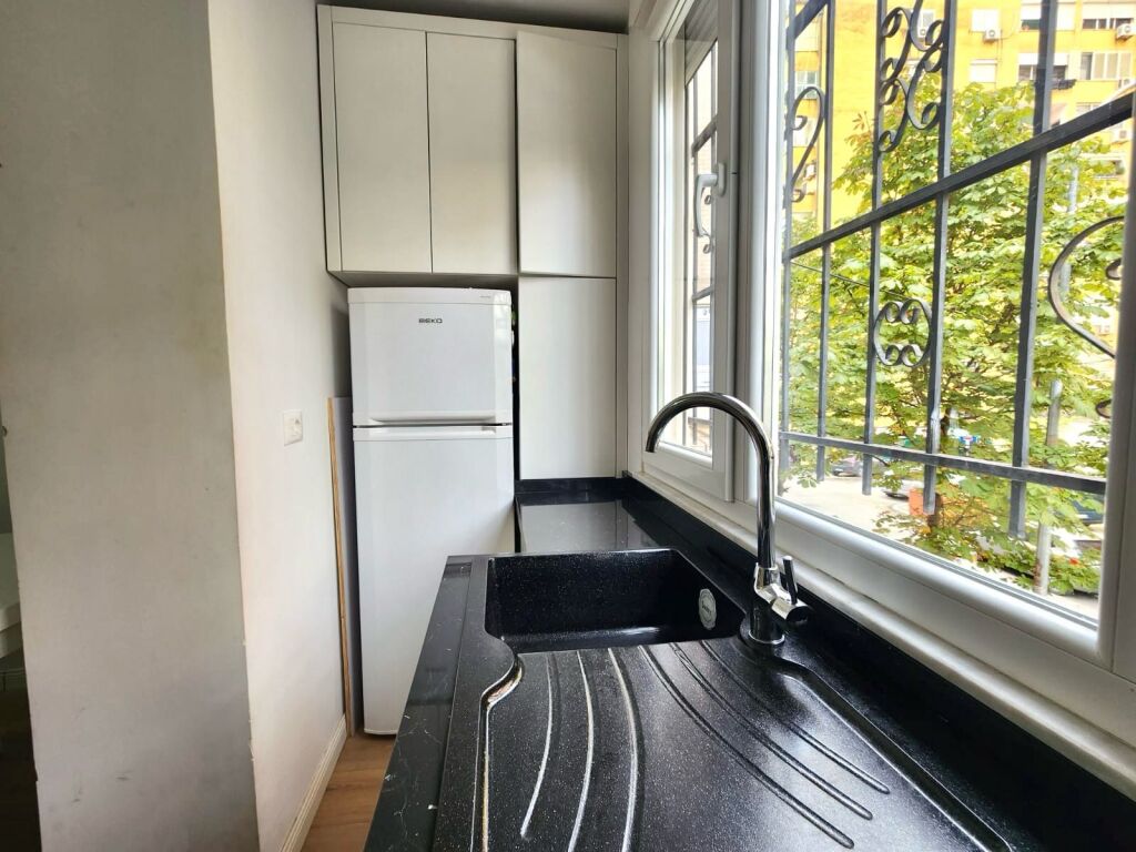 # FOR RENT: 2+1 📍Petro Nini - Lake Area, Blloku | 2nd Floor | Area: 60m² - 100% Fully Furnished | 60,000 ALL/Month