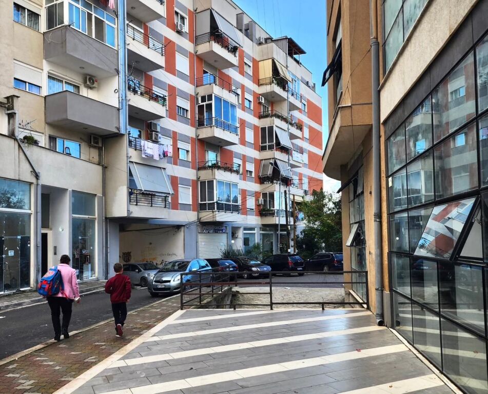 # IN AFFITTO: 1+1 📍Shkozë / Tirana | Edificio Nuovo | Superficie: 70m² | 7° Piano | 40.000 Lek/Mese | Acqua e Internet Inclusi nel Prezzo 🔥🔥
