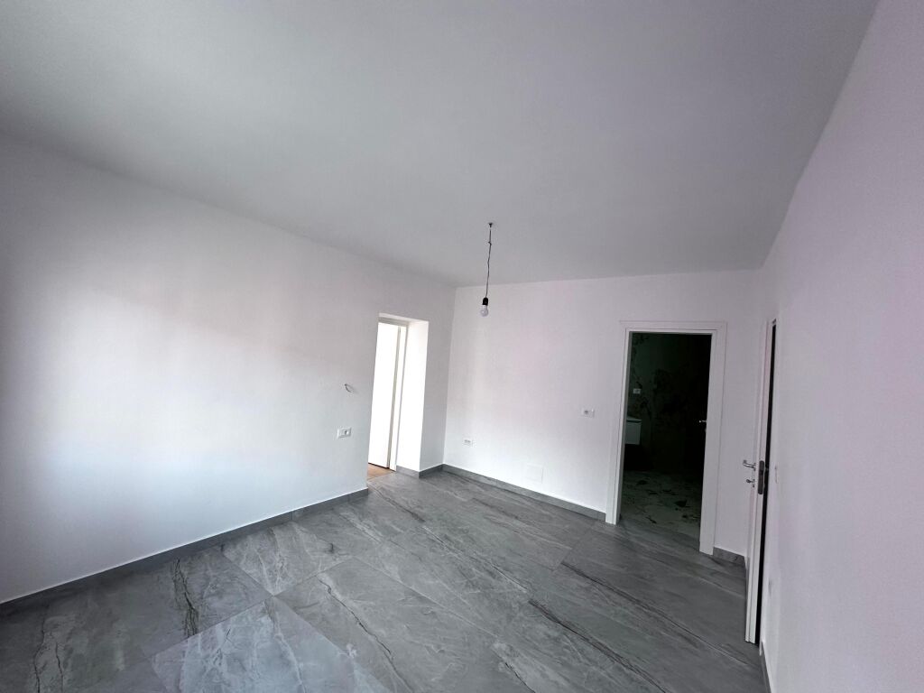 VENDESI APPARTAMENTO 2+1+2T VICINO ALLO STADIO, VALA PARK – DURRËS