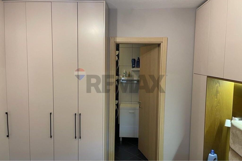 Apartament - Për Qira - Pallati me Shigjeta