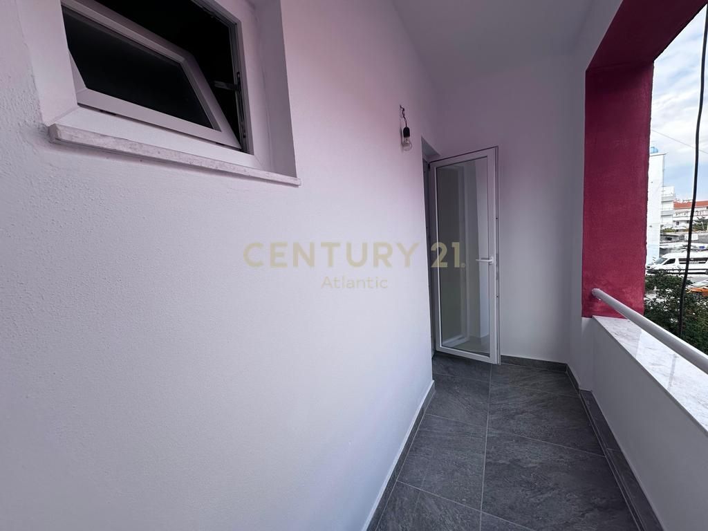 SHITET APARTAMENT 2+1+2T PRANË STADIUMIT, VALA PARK – DURRËS