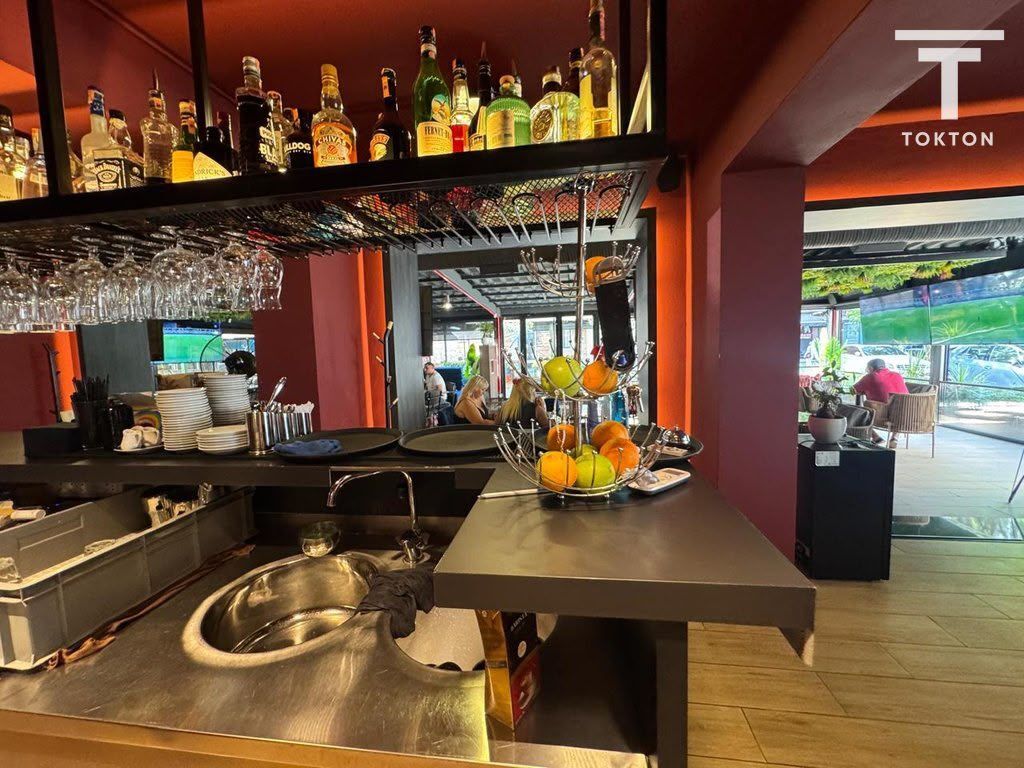 For sale, Commercial space 📍Rruga Komuna e Parisit, Tiranë.
