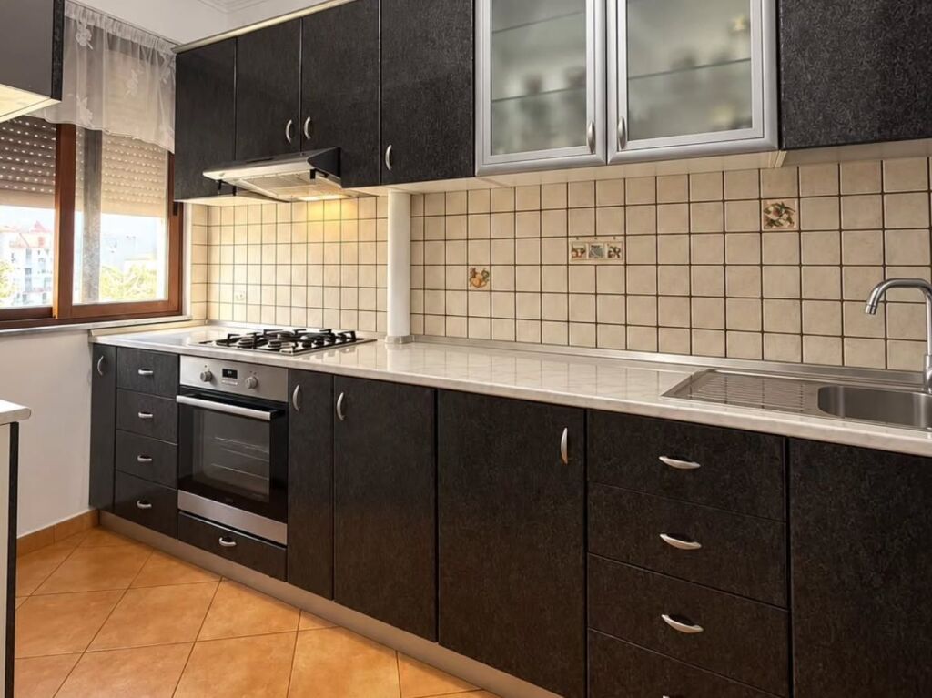 lsh Parku i Autobusave ne fillim fare te rruges Ndre Mjeda.  🔺️ Shesim apartament: 🔺️ 1+1
