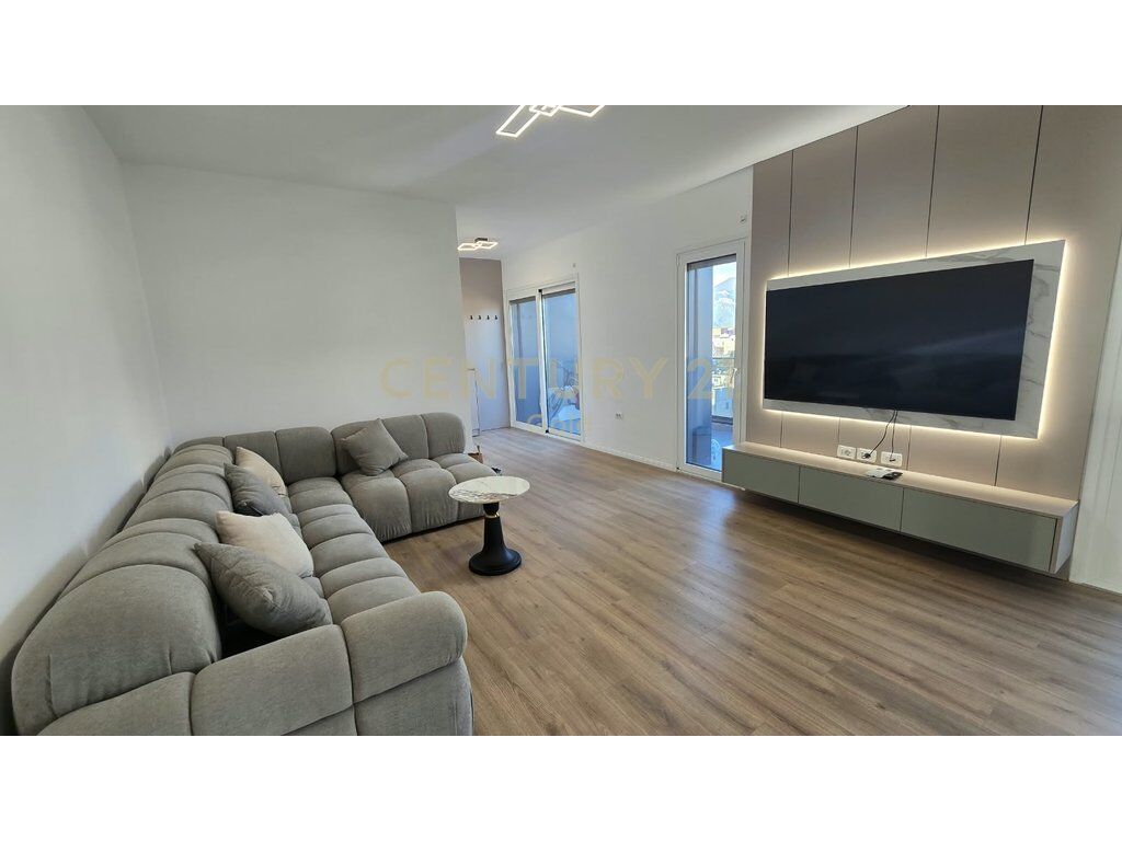 Jepet me qera Apartament modern 2+1, Shkolla e Kuqe