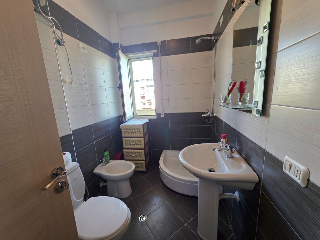 SHITET APARTAMENT 2+1 ME PAMJE TË LIRË DREJT DAJTIT – YZBERISHT, TIRANË