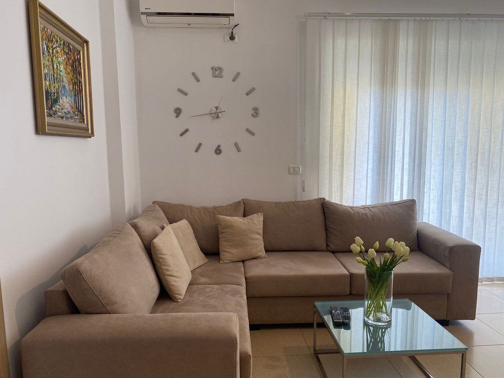 JEPET ME QIRA APARTAMENT 2+1